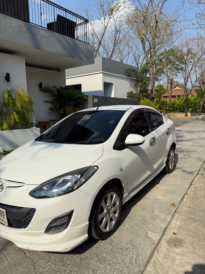 Mazda Mazda 2 2010 1.5 Spirit Sports Sedan เบนซิน ไม่ติดแก๊ส เกียร์อัตโนมัติ ขาว รูปที่ 2