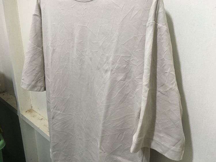 เสื้อยืด U แบรนด์ UNIQLO แพ็คคู่ (สินค้ามีตำหนิ) สีดำกับสีกากี รูปที่ 6