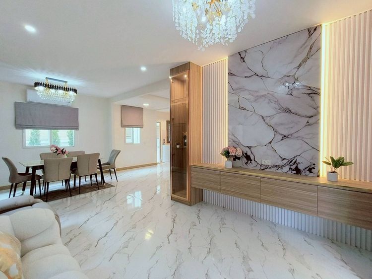 ตกแต่งครบ บ้านเดี่ยว หลังมุมในหมู่บ้านเดอะแพลนท์วัชรพล รูปที่ 4