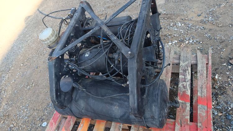 ชุดถังลมเบรค เดิมญี่ปุ่น ติดรถ FUSO 527 MITSUBISHI ยกชุด ตามรูป 5,000บาท โทร 0947899445