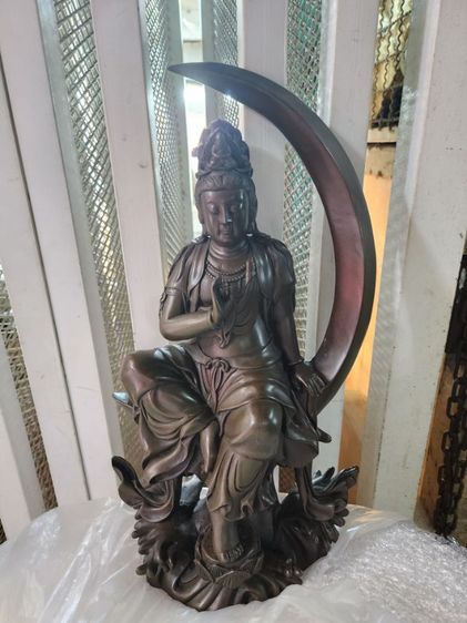 องค์กวนอิมนั่งบนพระจันทร์สำริด รูปที่ 2