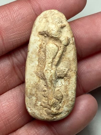 พระยืนถือดอกบัวเนื้อผง