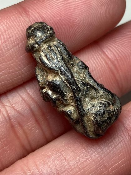 พระปิดตาเนื้อโลหะลวดลายยันต์ รูปที่ 3