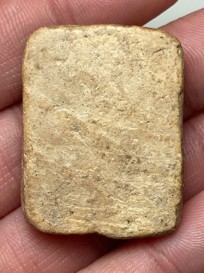 พระปางสมาธิเนื้อผงพิมพ์ไก่ รูปที่ 2