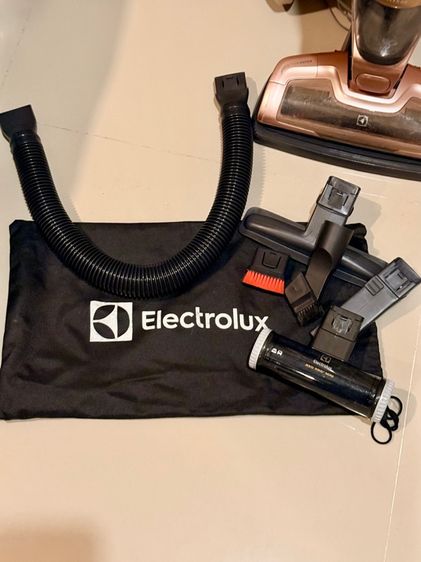  เครื่องดูดฝุ่นไร้สาย Electrolux สีโรสโกลด์ สวยหรู พร้อมอุปกรณ์ครบชุด รูปที่ 4