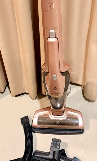  เครื่องดูดฝุ่นไร้สาย Electrolux สีโรสโกลด์ สวยหรู พร้อมอุปกรณ์ครบชุด รูปที่ 6