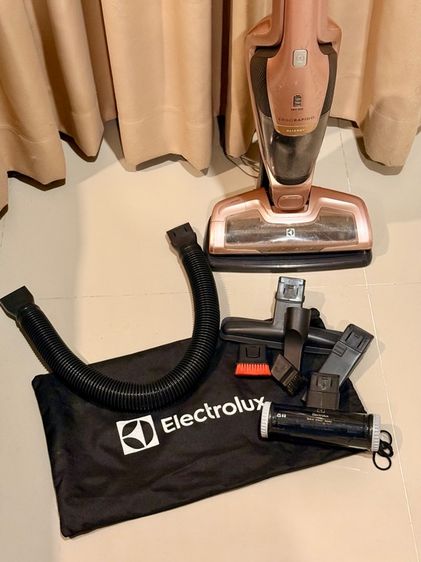  เครื่องดูดฝุ่นไร้สาย Electrolux สีโรสโกลด์ สวยหรู พร้อมอุปกรณ์ครบชุด รูปที่ 3