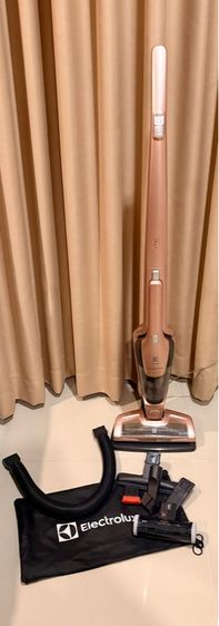  เครื่องดูดฝุ่นไร้สาย Electrolux สีโรสโกลด์ สวยหรู พร้อมอุปกรณ์ครบชุด