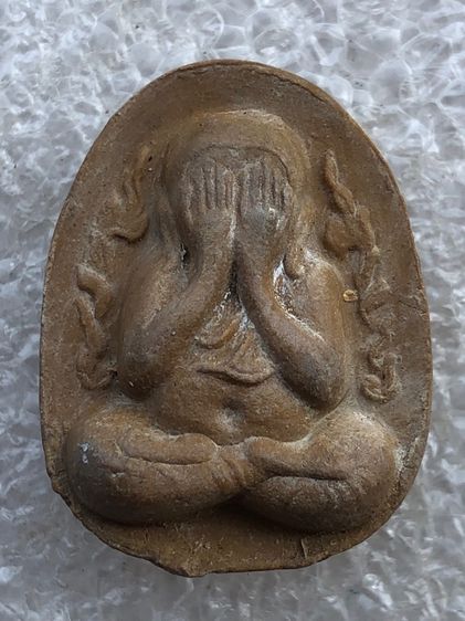 ปิดตาหลวงปู่โต๊ะ กนกข้าง เกสร 