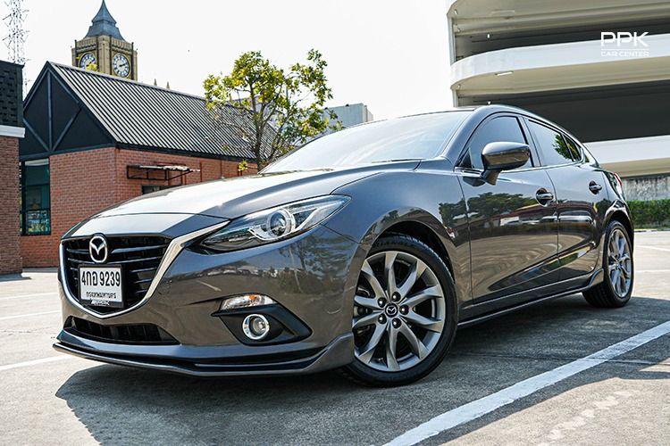 รถ Mazda Mazda3 2.0 S Sports สี น้ำตาล