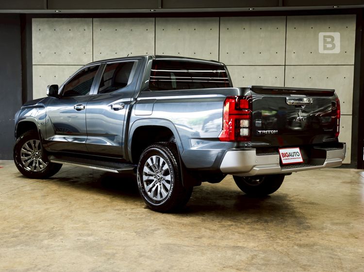 Mitsubishi Triton 2025 2.4 Plus Ultra Pickup ดีเซล ไม่ติดแก๊ส เกียร์ธรรมดา เทา รูปที่ 3