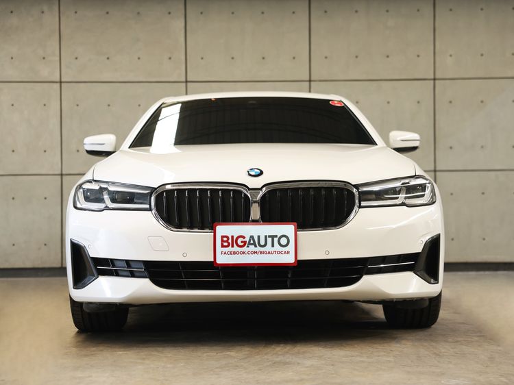 BMW Series 5 2021 530e Sedan ปลั๊กอินไฮบริด (PHEV) ไม่ติดแก๊ส เกียร์อัตโนมัติ ขาว รูปที่ 4