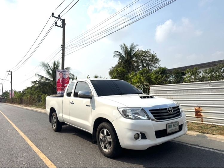 รถ Toyota Hilux Vigo Champ Smart Cab 2.5 E สี ขาว