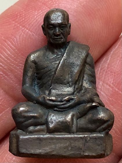 พระรูปหล่อเก่าคะ