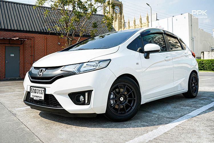 รถ Honda Jazz 1.5 S สี ขาว
