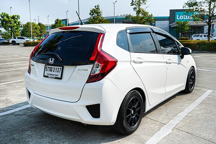 Honda Jazz 2016 1.5 S Sedan เบนซิน ไม่ติดแก๊ส เกียร์อัตโนมัติ ขาว รูปที่ 4