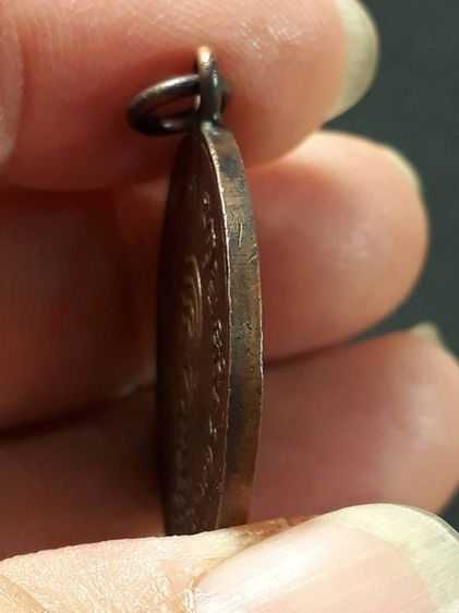 เหรียญหลวงพ่อเกษม เขมโก สุสานไตรลักษณ์ จ.ลำปาง ปี2517 เนื้อทองแดงรมดำ รูปที่ 4