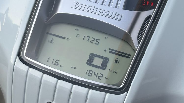 Lambretta X300 จดปี 23 ไมล์ 1842 km. รูปที่ 3