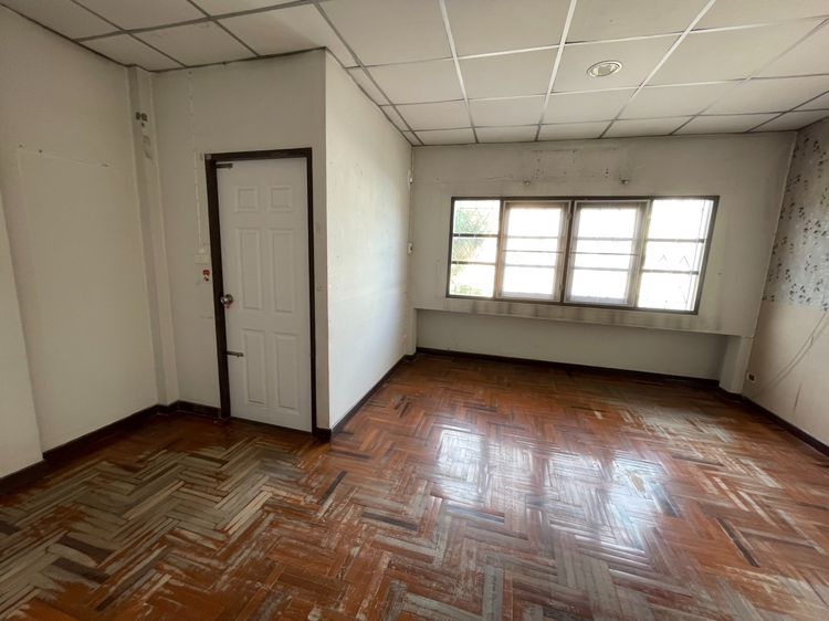 มีบางส่วน ขายบ้านเดี่ยวหลังมุม หมู่บ้านวรนุช เพชรเกษม 68 แยก 31 ขายตามสภาพ ราคาต่อรองได้ ทำเลดี ใกล้ MRT บางแค รูปที่ 4