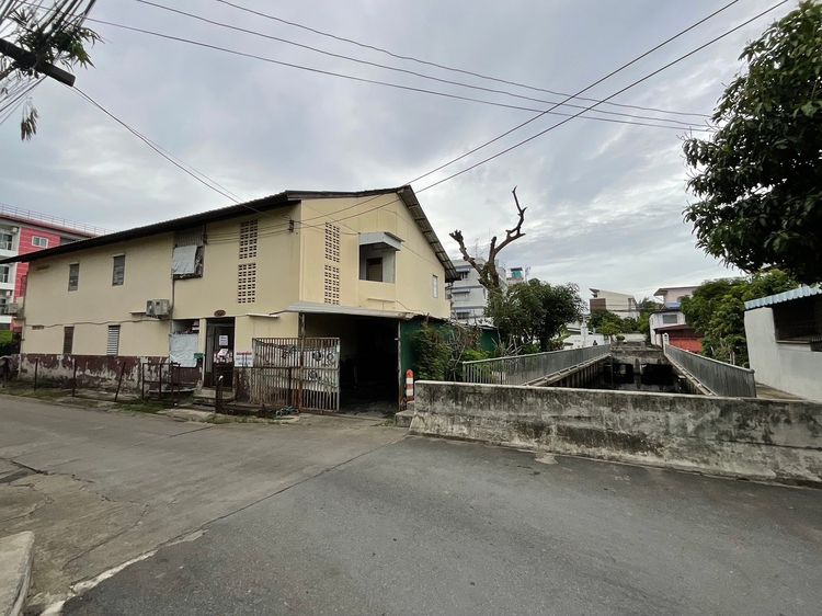 ขายที่ดิน 90 ตร.ว. ลาดพร้าว 81 ใกล้ อิมพีเรียล เวิลด์ ที่ดินห่างจากปากซอยลาดพร้าว 81 เพียง 350 เมตร