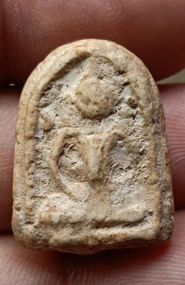 พระกรุวัดเงินคลองเตย เนื้อผง ดูเข้มขลัง ไม่มีหักหรือซ่อม 1,500 บาท สนใจทักครับ รูปที่ 3