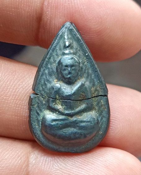 พระกลีบบัวเนื้อเมฆพัตร หลวงปู่บุญ  ดูง่ายที่สุด รับประกันแท้เอาไว้ใช้หรือเอาไว้ดูเนื้อแล้วแต่เพื่อนๆ ขอ 300-พร้อมส่ง รับประกันแท้ทุกที่ครับ  รูปที่ 8