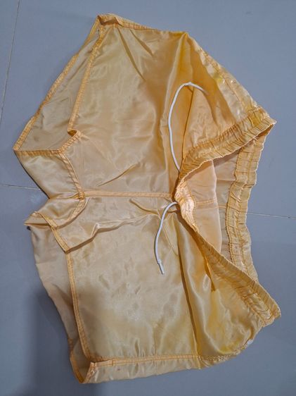 กางเกงขาสั้น ผ้าลื่นๆ