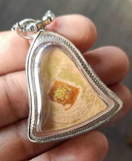 รูปถ่ายหน้ากระถางธูป ปิดทองหน้าหลังเดิมๆ เก่าจริง หลวงพ่อพรหม วัดช่องแค เลี่ยมเงินแท้พับหลัง 2,500 บาท สนใจทักหรือโทร ส่งจริงทุกบ้านครับ รูปที่ 6