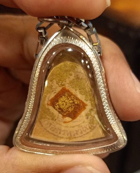 รูปถ่ายหน้ากระถางธูป ปิดทองหน้าหลังเดิมๆ เก่าจริง หลวงพ่อพรหม วัดช่องแค เลี่ยมเงินแท้พับหลัง 2,500 บาท สนใจทักหรือโทร ส่งจริงทุกบ้านครับ รูปที่ 3