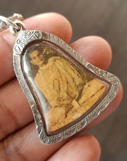 รูปถ่ายหน้ากระถางธูป ปิดทองหน้าหลังเดิมๆ เก่าจริง หลวงพ่อพรหม วัดช่องแค เลี่ยมเงินแท้พับหลัง 2,500 บาท สนใจทักหรือโทร ส่งจริงทุกบ้านครับ รูปที่ 5