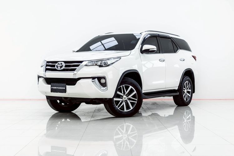 Toyota Fortuner 2017 2.4 V Utility-car ดีเซล ไม่ติดแก๊ส เกียร์อัตโนมัติ ขาว
