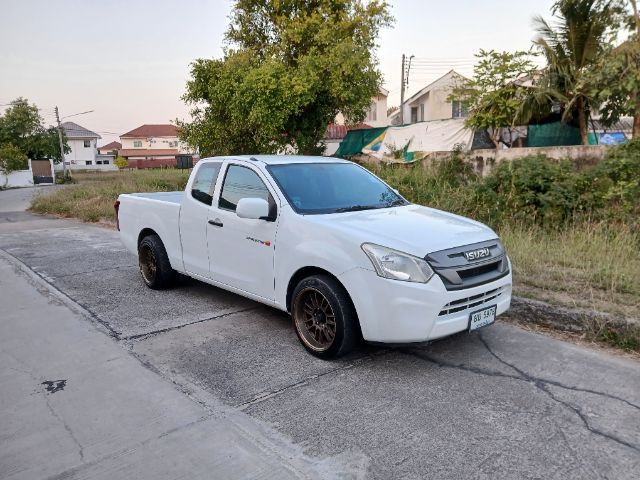 รถ Isuzu D-MAX 1.9 S สี ขาว