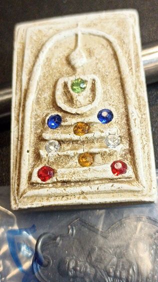 พระสดเด็จปรกโพธ์9หน้า9หลังหายากมีโพธ์9ใบสร้างยุคต้น50กว่าปีแล้วไม่ทราบหลวงปู่หินสร้างไว้เปล่าแถมเหรียญพ่อท่านคร้าม  ระยอง   