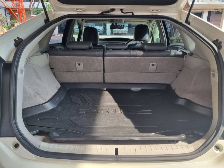 Toyota Prius 2012 1.8 Hybrid Sedan เบนซิน ไม่ติดแก๊ส เกียร์อัตโนมัติ ขาว รูปที่ 4