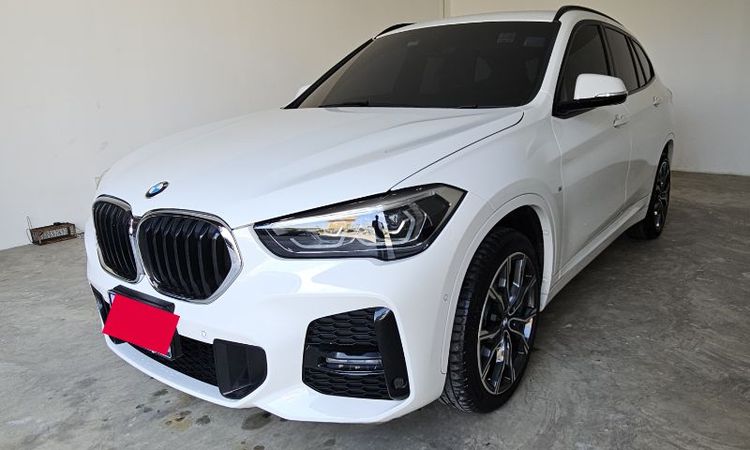 BMW X1 2021 2.0 sDrive20d M Sport ดีเซล เกียร์อัตโนมัติ ขาว รูปที่ 3