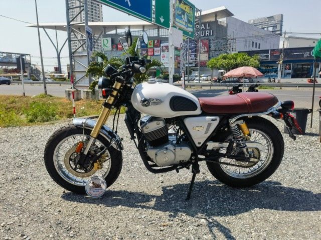 อยู่ตรงข้ามห้างเซ็นทรัลชลบุรี GPX Legend 250Twin (ทวิน3)รถวิ่งน้อย สภาพดี รับประกันรถ1ปี สดผ่อน รูปที่ 2