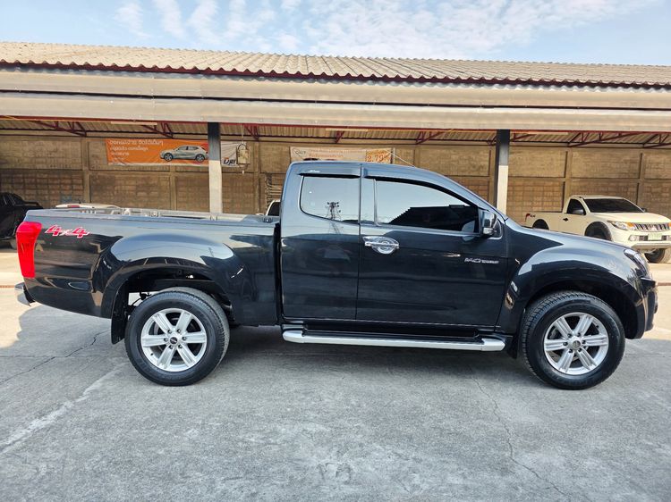 Isuzu D-MAX 2017 3.0 V-Cross Z 4WD Pickup ดีเซล ไม่ติดแก๊ส เกียร์ธรรมดา ดำ รูปที่ 4