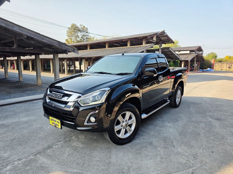 Isuzu D-MAX 2017 3.0 V-Cross Z 4WD Pickup ดีเซล ไม่ติดแก๊ส เกียร์ธรรมดา ดำ รูปที่ 2