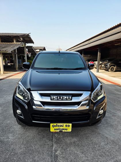 Isuzu D-MAX 2017 3.0 V-Cross Z 4WD Pickup ดีเซล ไม่ติดแก๊ส เกียร์ธรรมดา ดำ รูปที่ 3