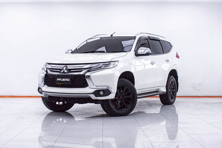 รถ Mitsubishi Pajero Sport 2.4 GT สี ขาว