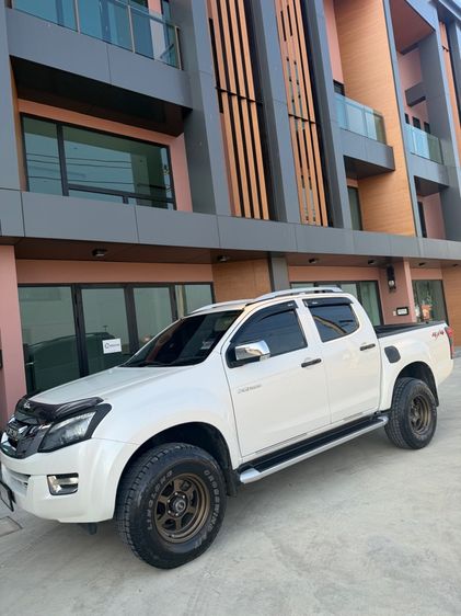 รถ Isuzu D-MAX 3.0 Vcross M 4WD สี ขาว