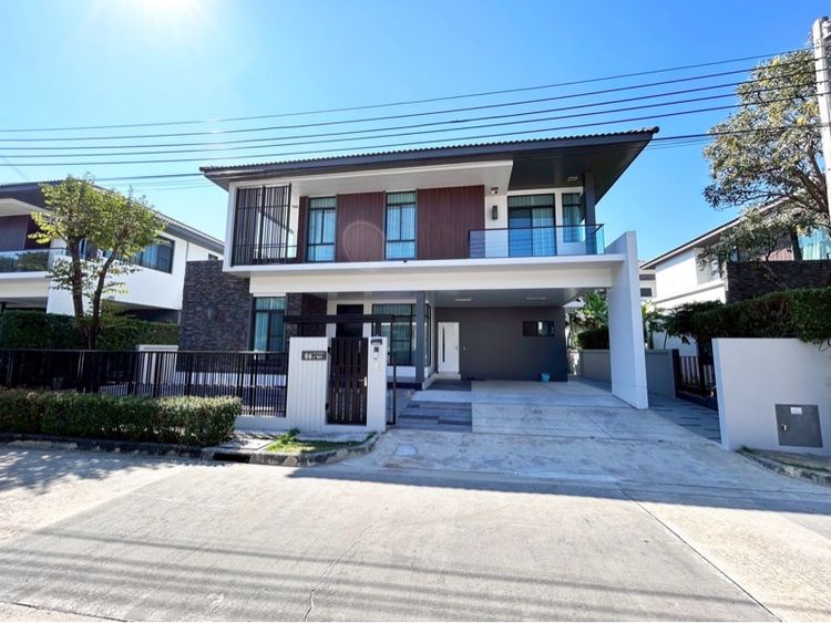 ตกแต่งครบ ใช่ เช่าและขายบ้านเดี่ยว รีโนเวทใหม่ พร้อมโซลาร์เซลล์ ม.มัณฑนา 4