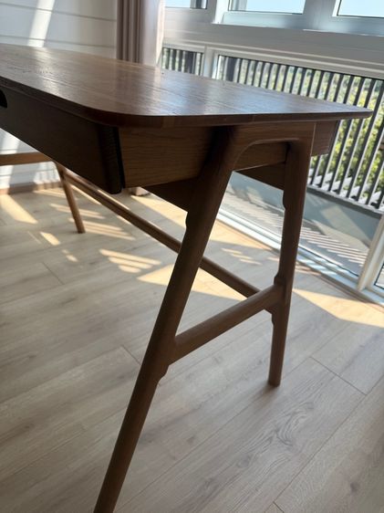 โต๊ะเขียนหนังสือ โต๊ะทำงานไม้ Minimal brand UGLY CUTE รูปที่ 7