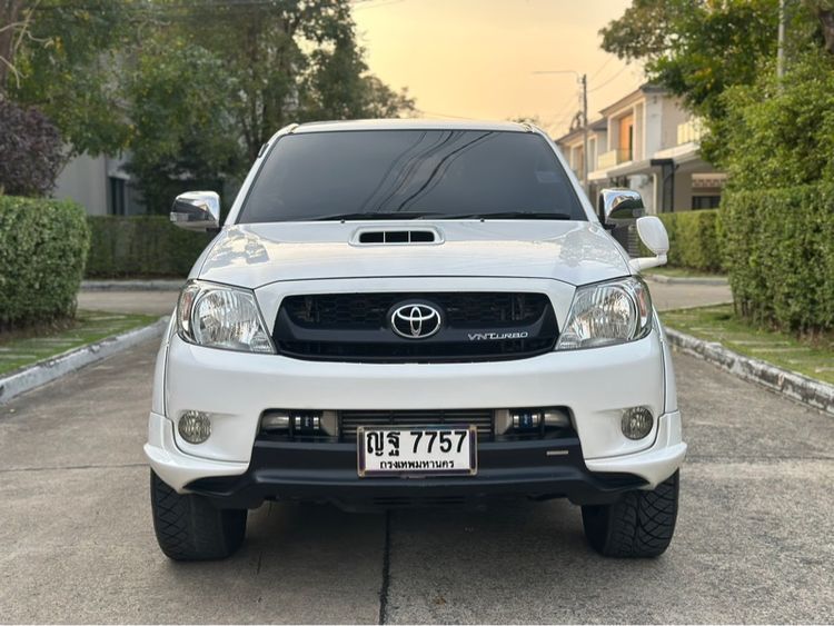 รถ Toyota Hilux Vigo 2.5 Double Cab E Prerunner สี ขาว