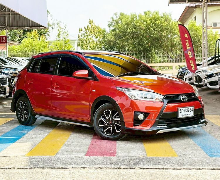 รถ Toyota Yaris 1.2 TRD Sportivo สี ส้ม