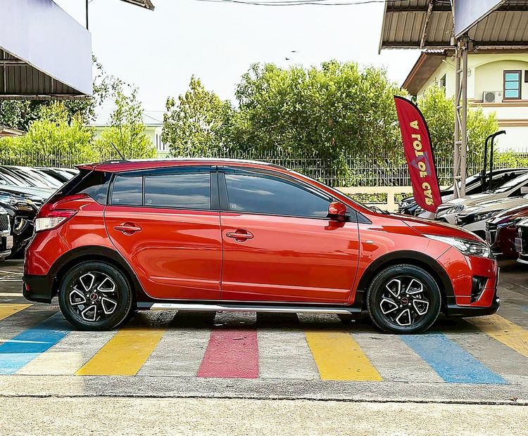 Toyota Yaris 2016 1.2 TRD Sportivo Sedan เบนซิน ไม่ติดแก๊ส เกียร์อัตโนมัติ ส้ม รูปที่ 2
