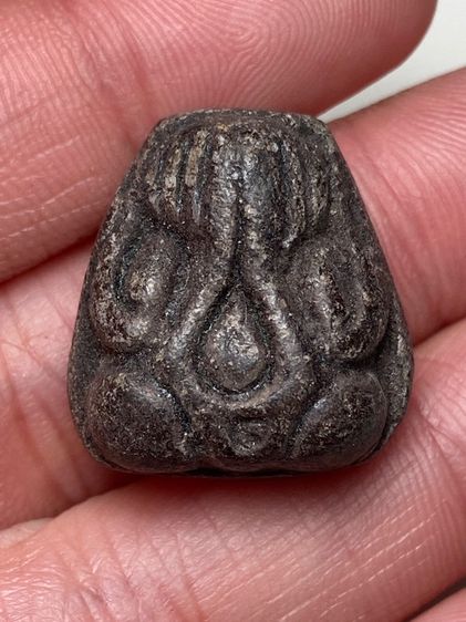 พระปิดตาหลังยันต์