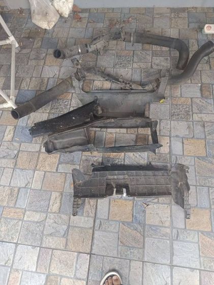 อะใหล่รถตู้commuterปี13​ อินเตอเดิมครบชุด​ ท่อไอเสียเดิมครบชุด