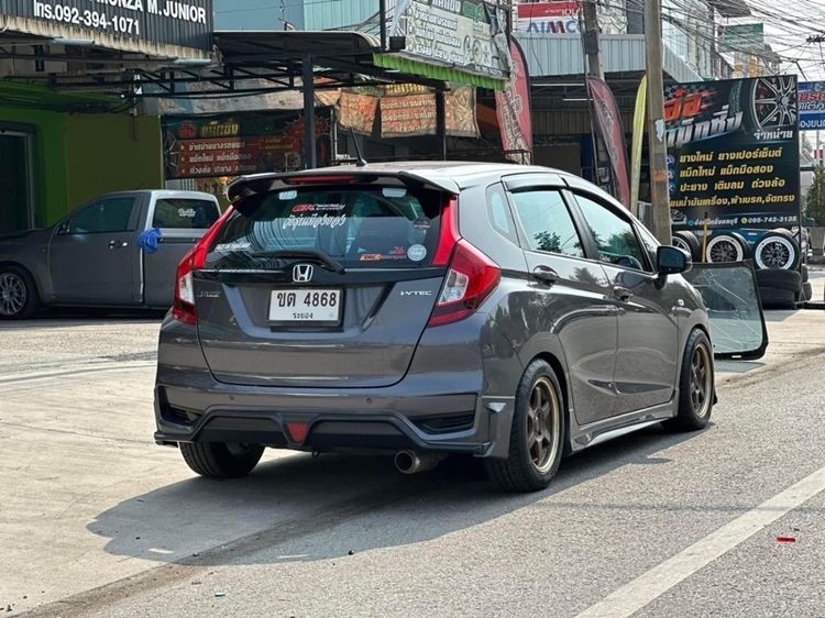 Honda Jazz 2019 1.5 S เบนซิน ไม่ติดแก๊ส เกียร์ธรรมดา เทา รูปที่ 4