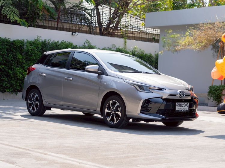 Toyota Yaris 2025 1.2 Sport Sedan เบนซิน ไม่ติดแก๊ส เกียร์อัตโนมัติ บรอนซ์เงิน